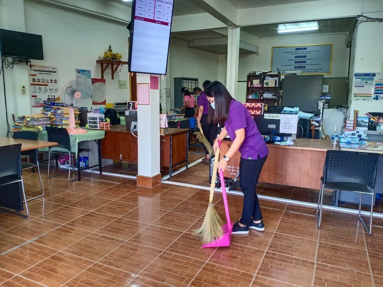 สำนักงานบังคับคดีจังหวัดสุราษฎร์ธานี สาขาเวียงสระ จัดกิจกรรม Big Cleaning Day เพื่อป้องกันการแพร่ระบาดของโรคติดเชื้อไวรัสโคโรนา 2019 (COVID-19)